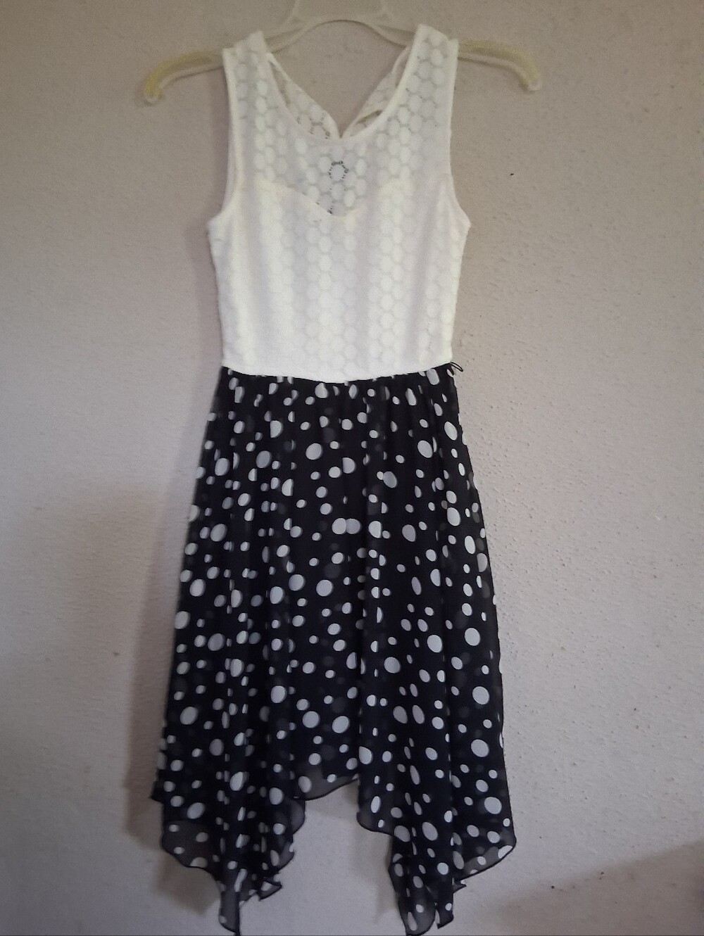 Juniors Disney White Lace Bodice Black Polka Dot Handkerchief Hem Dress. Size XS